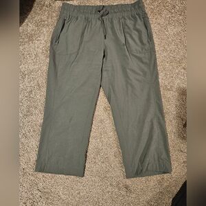 ✨️5/30 Kyodan Sz L Olive sport cropped jogger pants